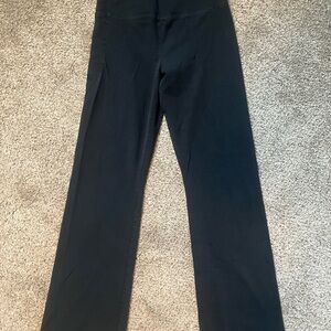 Hollister Black High-Waisted Bootcut Leggings with a Pocket size M